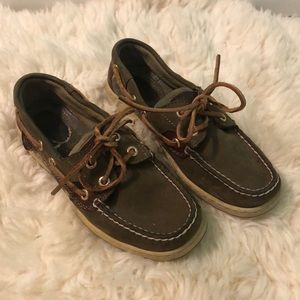 Girls sperry